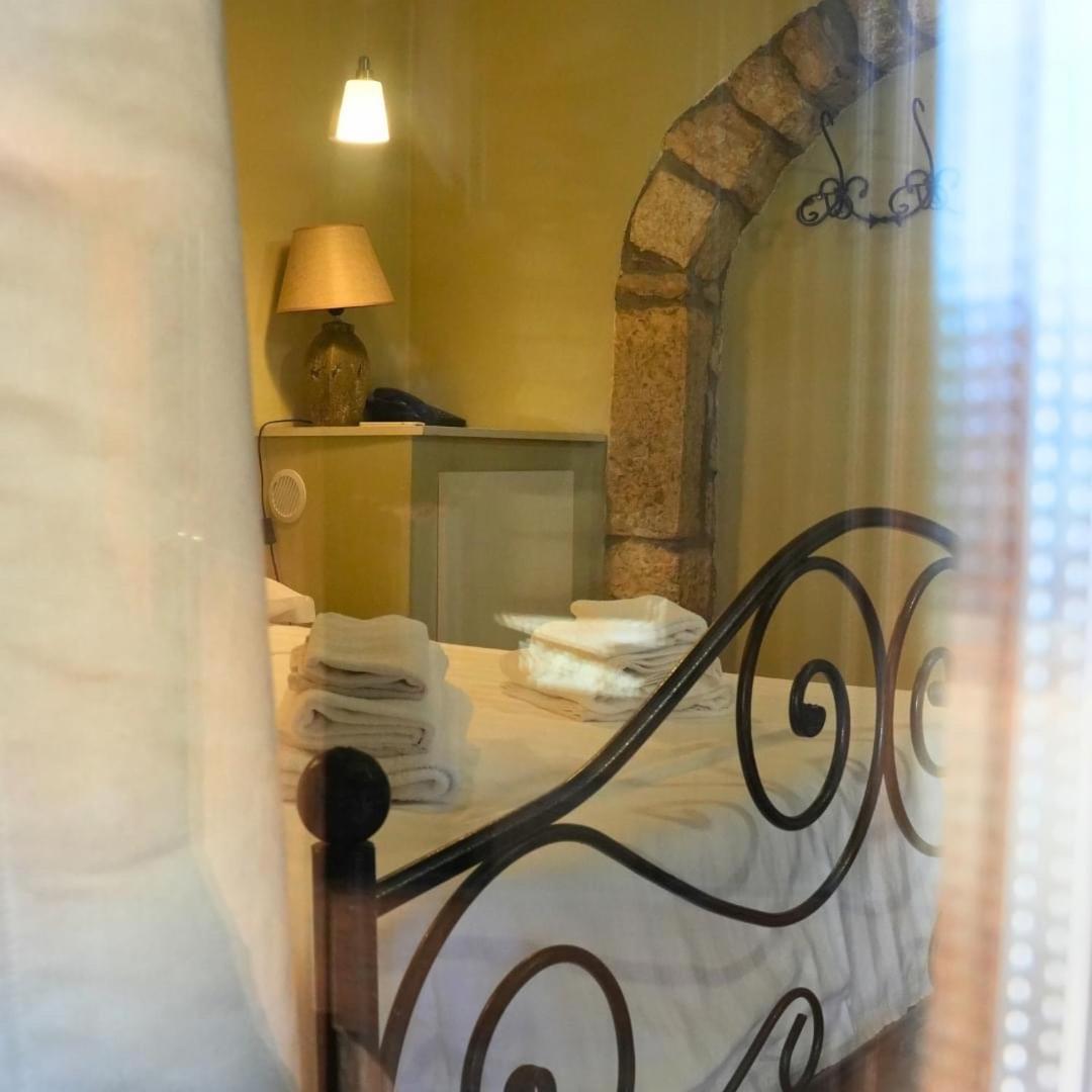 爱皮科乐伯格罗卡达考奥格酒店 Castelnuovo Parano 外观 照片