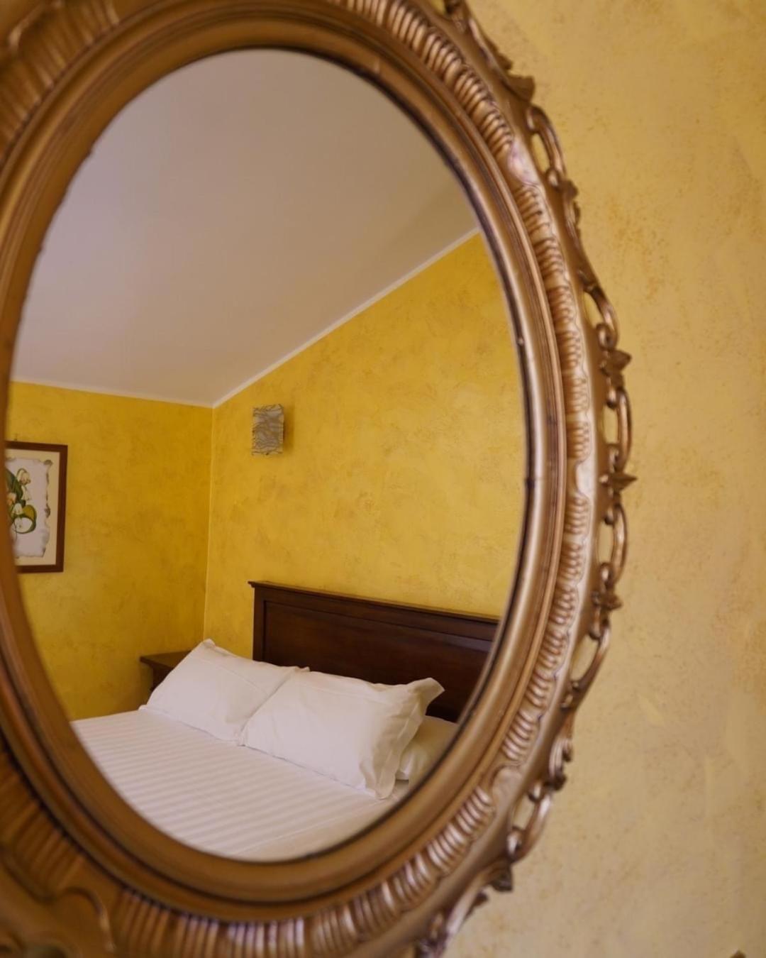 爱皮科乐伯格罗卡达考奥格酒店 Castelnuovo Parano 外观 照片